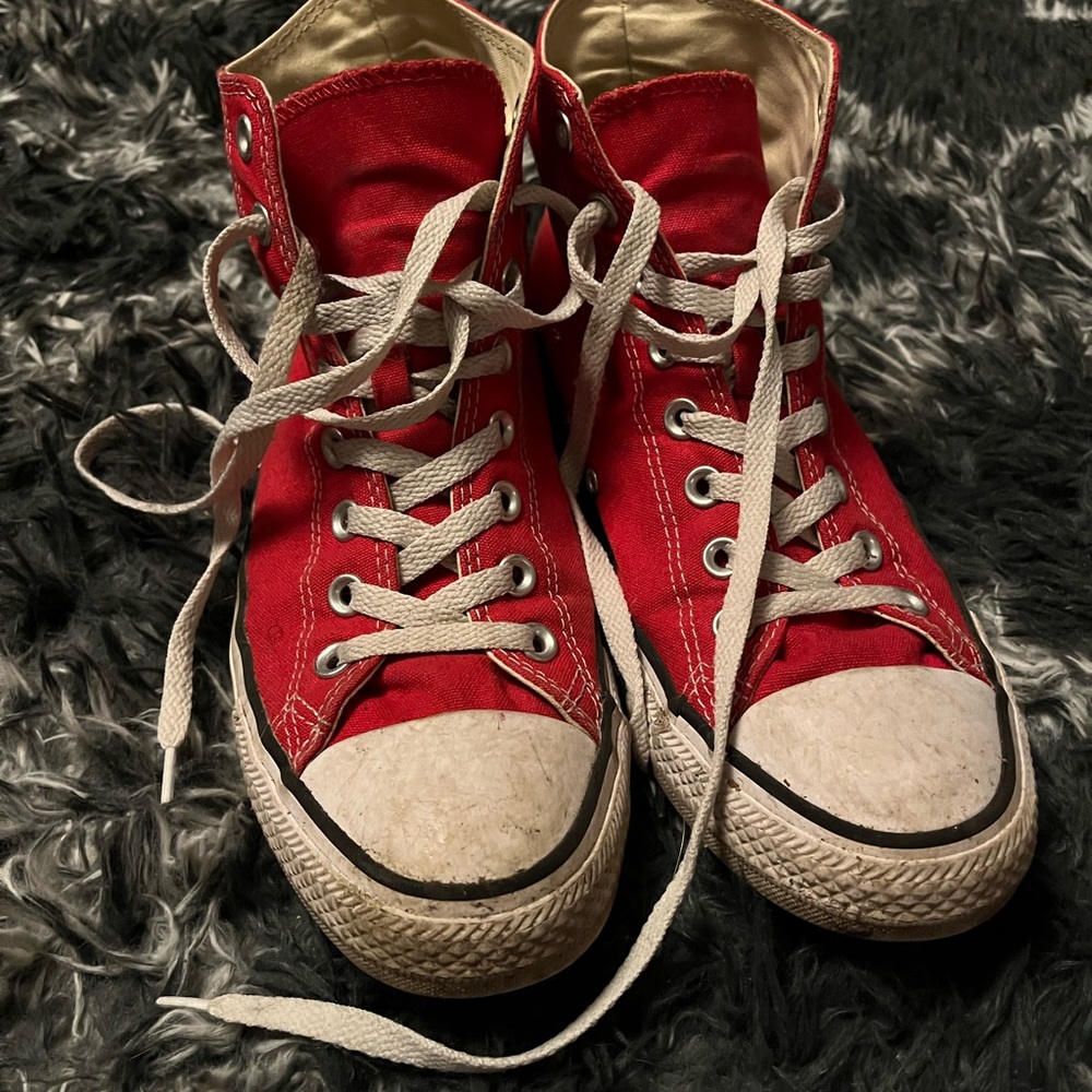 Beaten Red Converse